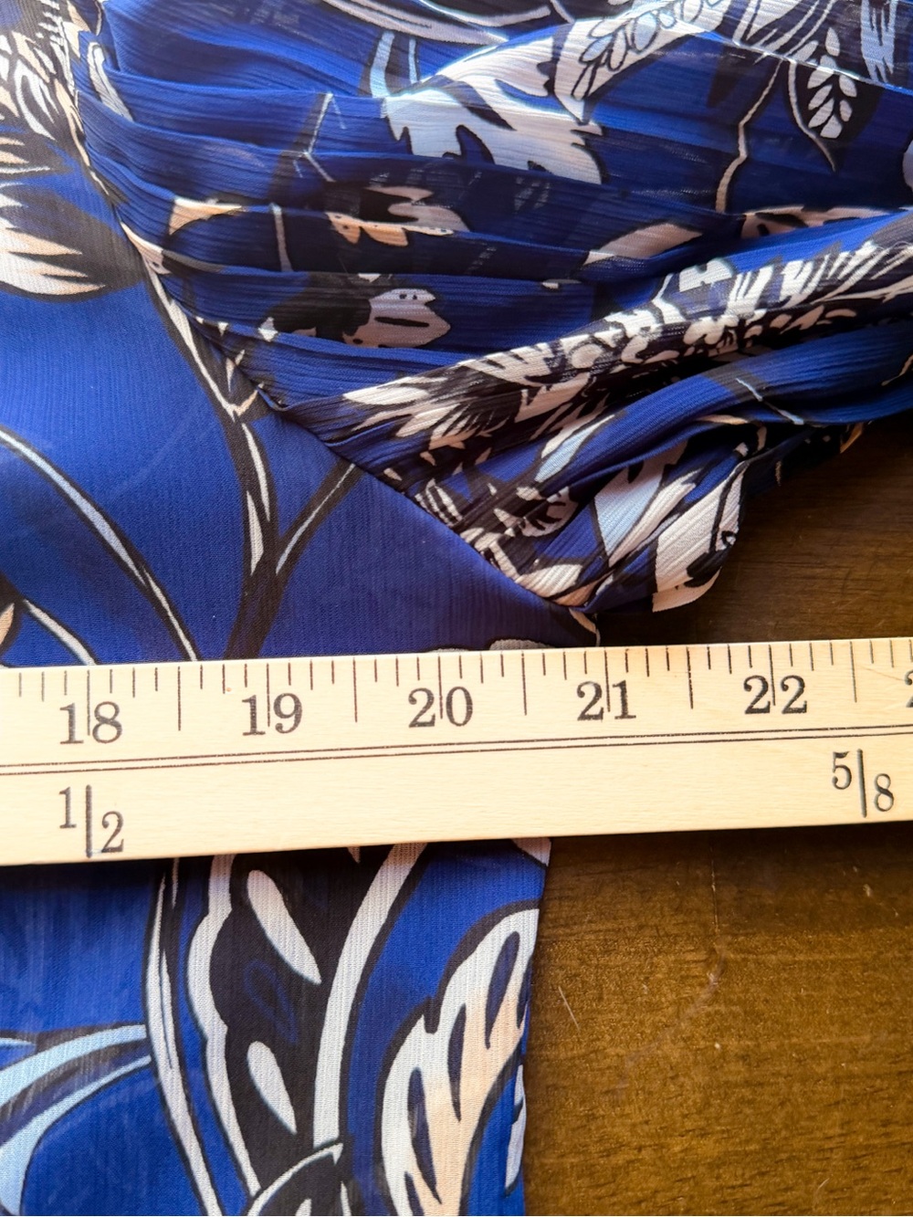 White House Black Market Navy Floral Mock Wrap Blouse Office Chic EUC 12 - Picture 5 of 7